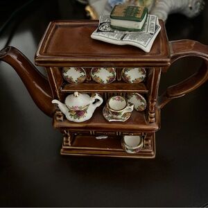 Royal Doulton One Cup Welsh Dresser By Royal Albert Old Country Roses Teapot